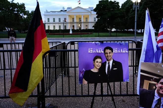Mourners gather outside the White House in Washington, D.C., for a vigil in memorial of the two victims of the Capital Jewish Museum shooting on May 21, Israeli embassy staff Yaron Lischinsky and Sarah Milgrim, May 22, 2025.  Photo by Kevin Dietsch/Getty Images.