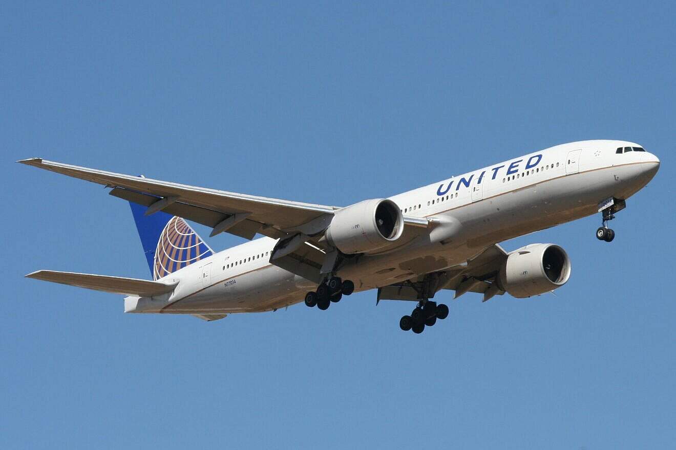 A United Airlines flight landing at Ben Gurion International Airport in Tel Aviv, July 25, 2014. Credit: Oyoyoy via Wikimedia Commons.