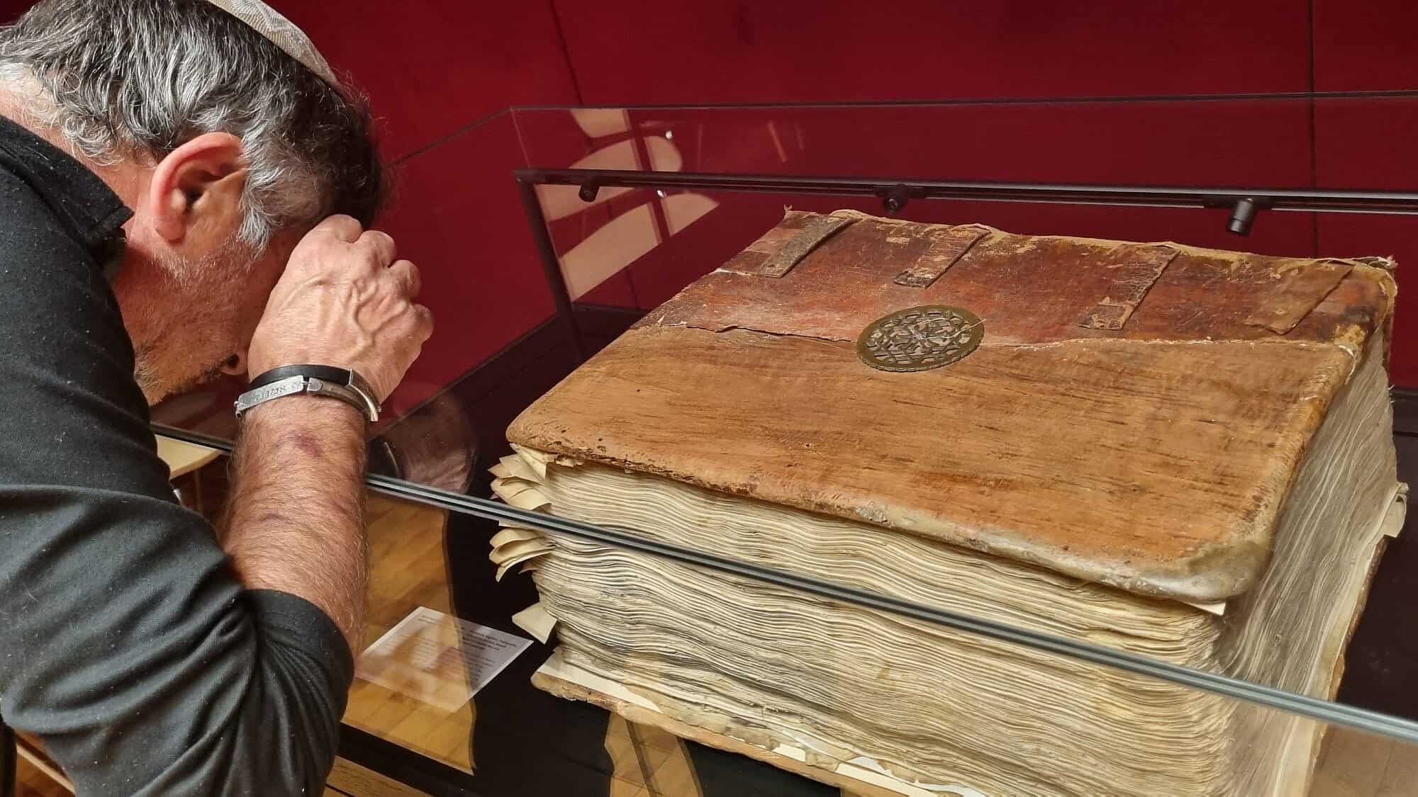 A visitor inspects Keter Yom Yakir, one of the 12 Damascus Crowns, on exhibition at the National Library of Israel. Photo by Sharon Altshul.