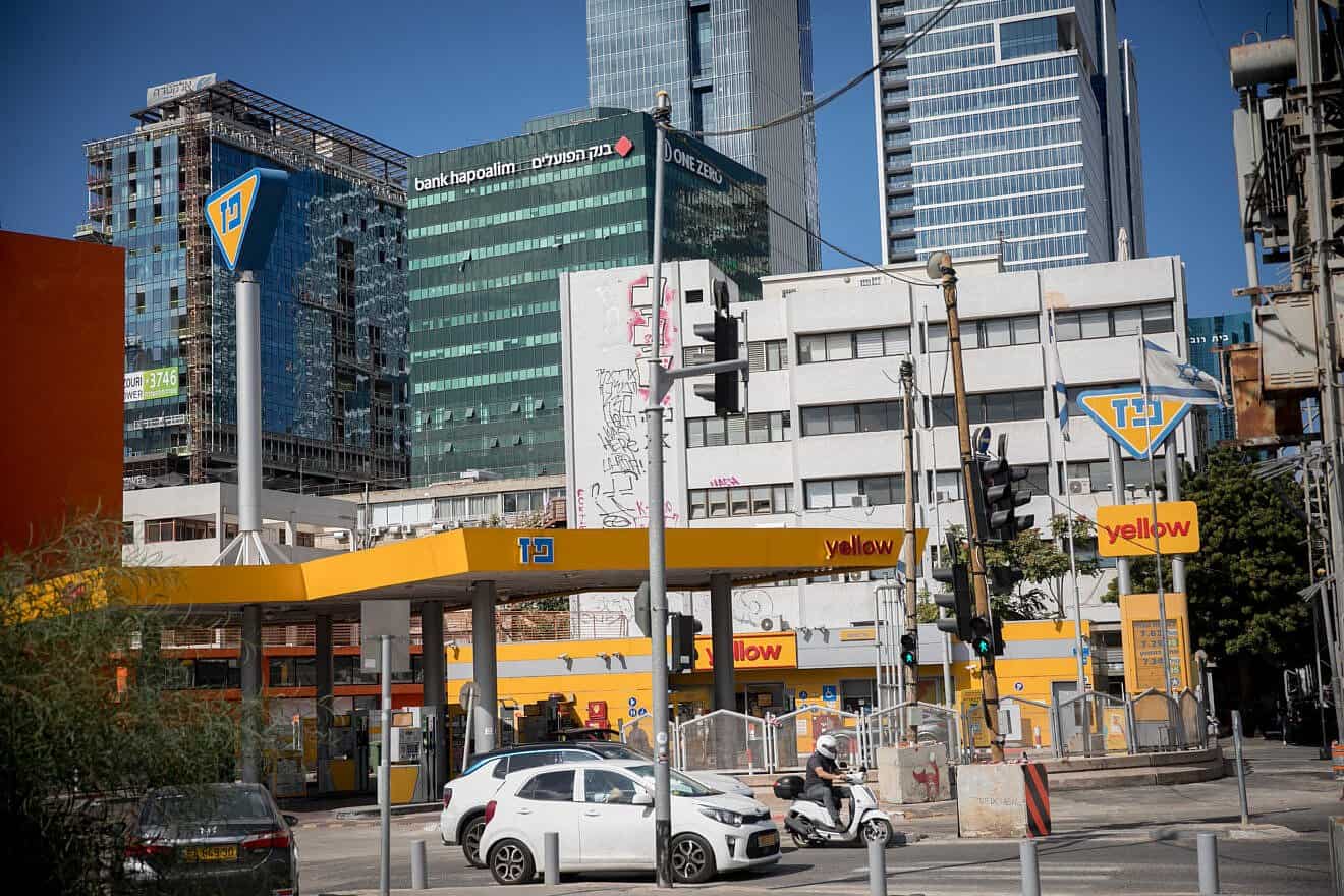 A Paz gas station in Tel Aviv, Sept. 30, 2024. Photo by Miriam Alster/Flash90.