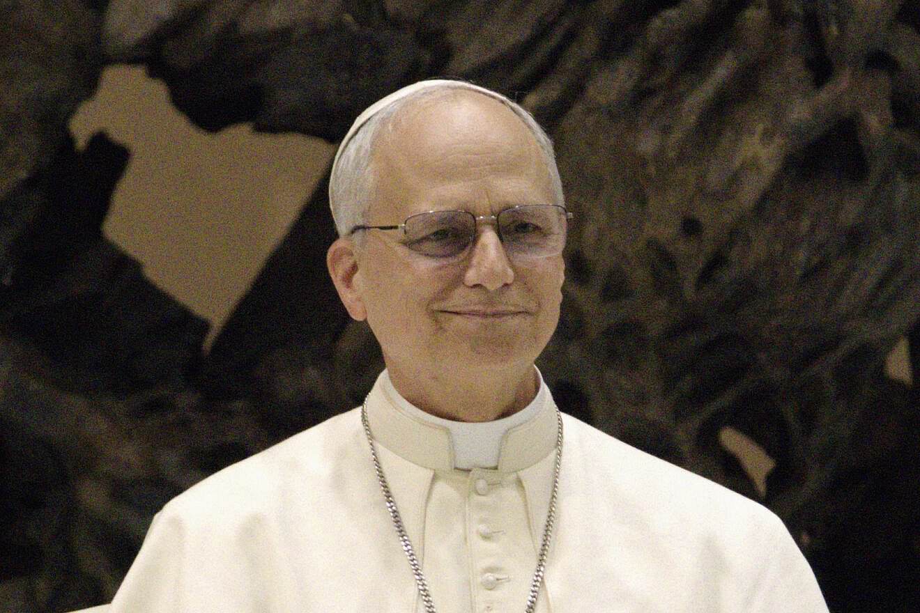 Pope Leo XIV holds an audience with the media at the Vatican on May 12, 2025. Photo by Edgar Beltrán/The Pillar via Wikimedia Commons.