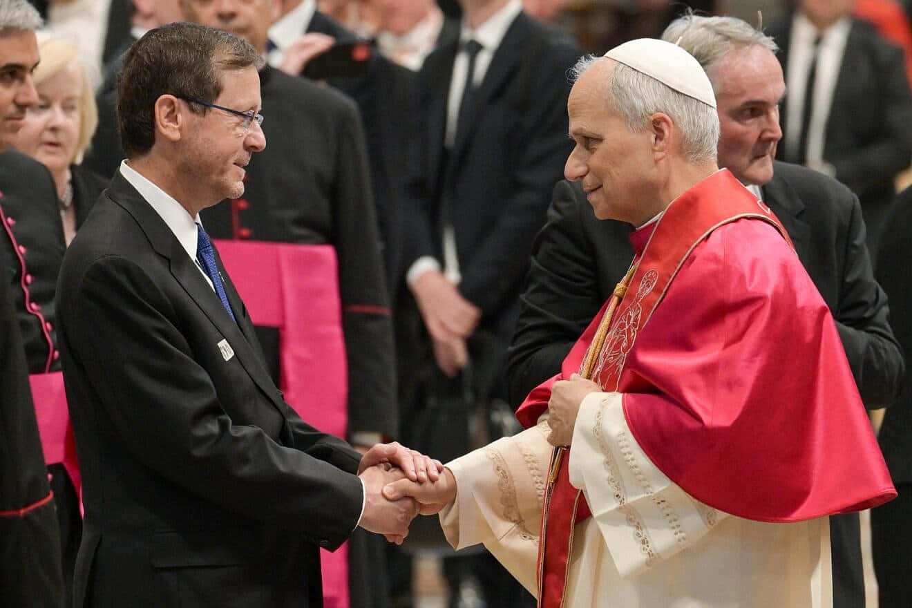 Israeli President Isaac Herzog shakes hands with Pope Leo XIV during the latter's inauguration ceremony at the Vatican, May 18, 2025. Photo by Ma'ayan Toaf/GPO.