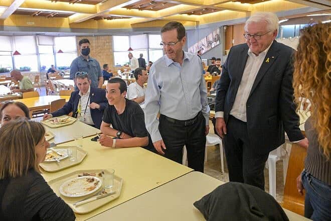 German President Frank-Walter Steinmeier (right) visits Kibbutz Be’eri alongside Israeli President Isaac Herzog, May 14, 2025. Photo by Kobi Gideon/GPO.