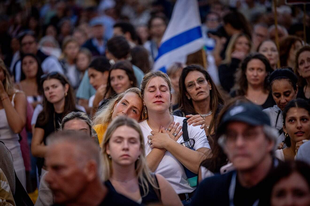 Israelis at Hostages Square in Tel Aviv watch the release of hostage Edan Alexander, a dual Israeli-American, after 584 captivity by Hamas in the Gaza Strip, May 12, 2025. Photo by Chaim Goldberg/Flash90.