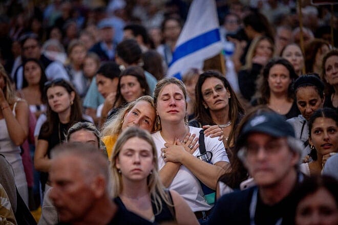 Israelis at Hostages Square in Tel Aviv watch the release of hostage Edan Alexander, a dual Israeli-American, after 584 captivity by Hamas in the Gaza Strip, May 12, 2025. Photo by Chaim Goldberg/Flash90.