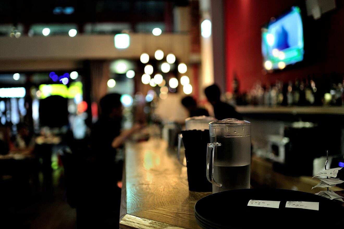 Restaurant bar. Credit: ink_lee0/Pixabay.