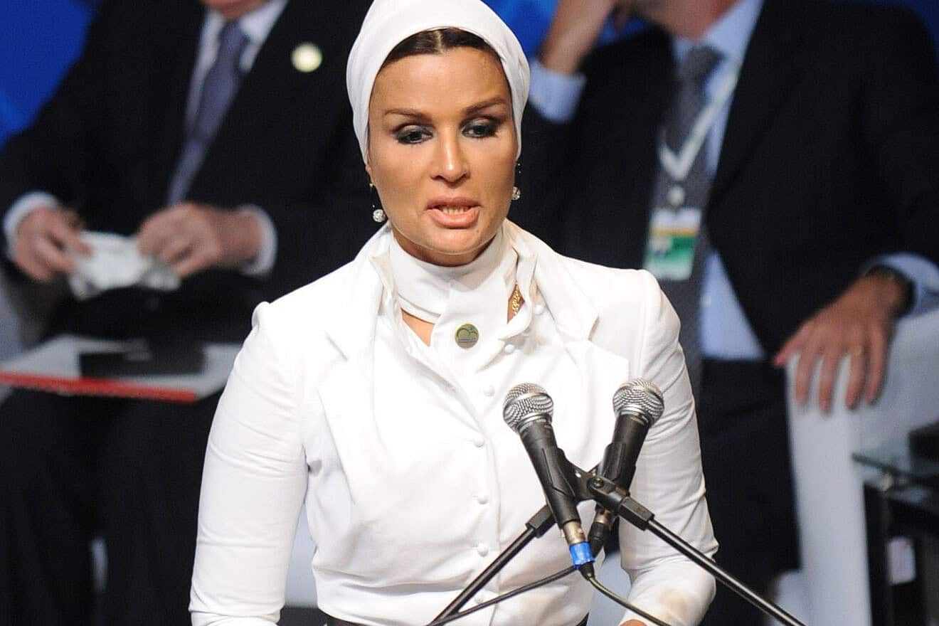 Sheikha Moza bint Nasser, one of the founders of Georgetown University-Qatar, at the Third Global Forum of the U.N. Alliance of Civilizations in Rio de Janeiro, Brazil, on May 28, 2010. Credit: Agência Brasil via Wikimedia Commons.