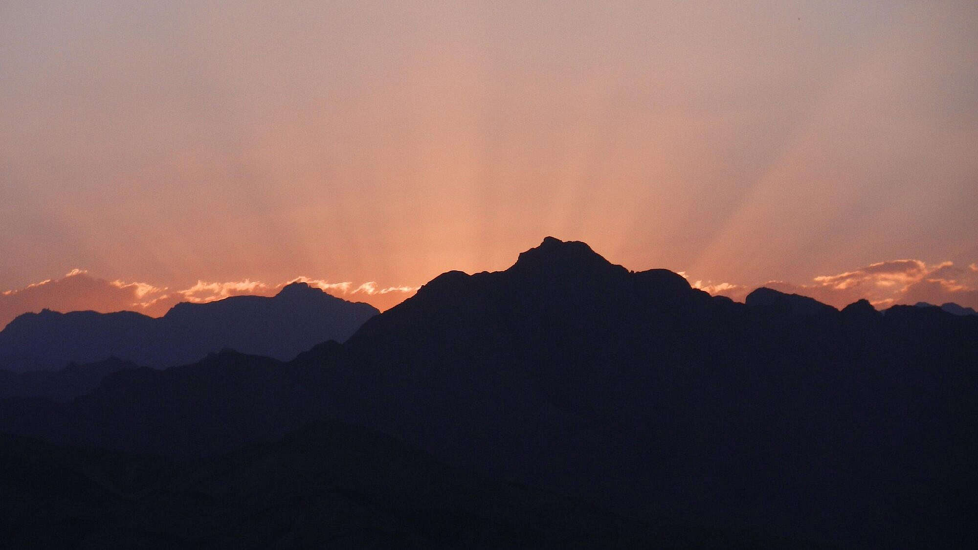 Sunset at Sinai. Credit: laidianaguevara/Pixabay.