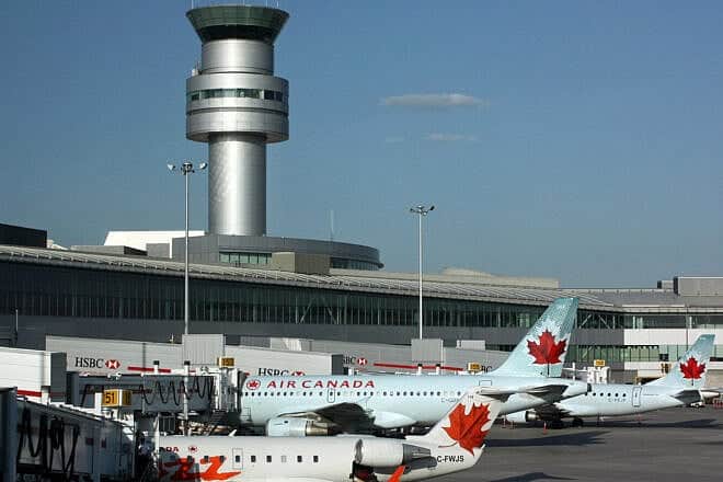 Terminal 1 at Toronto Pearson International Airport in 2011. Photo by Lasse Fuss via Wikimedia Commons.
