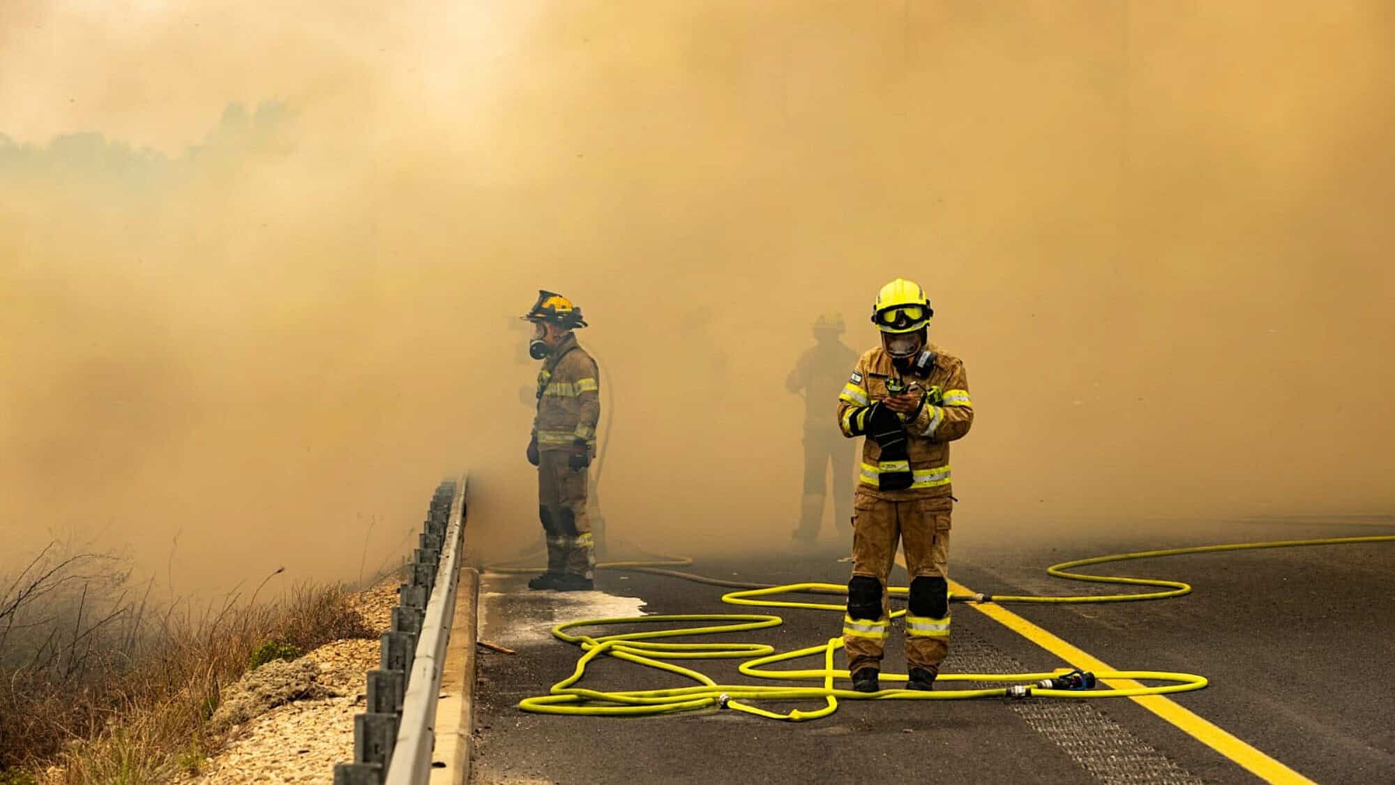 Firefighters battle the wildfires that broke out in the Jerusalem area at the end of April. Photo by Assaf Abrams/Fire and Rescue Services, Jerusalem District.
