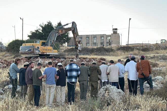 Construction of the cemetery at the Malachei Hashalom outpost in the Binyamin region of Samaria, May 30, 2025. Credit: Binyamin Regional Council.