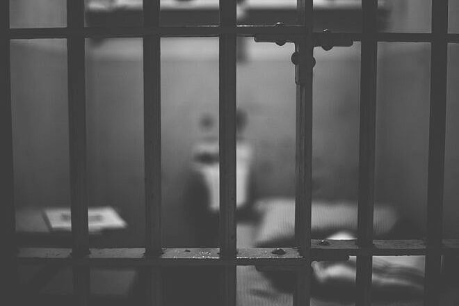 Close-up view of a prison cell. Credit: Ichigo121212/Pixabay.