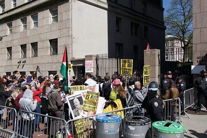 A pro-Palestinian, anti-Israel protest next to the Columbia University Bookstore in New York City, April 22, 2024. Credit: SWinxy via Wikimedia Commons.