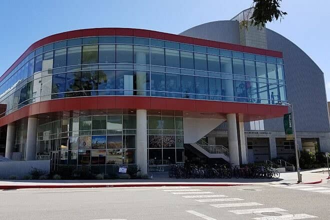Student Recreation Center at California Polytechnic State University in San Luis Obispo, Calif., April 21, 2019. Credit: Spatms via Wikimedia Commons.