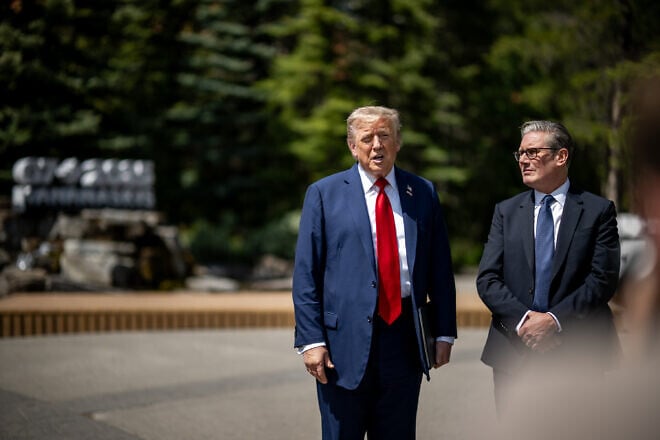 U.S. President Donald Trump announces a U.S.-U.K. trade deal next to British Prime Minister Keir Starmer at the G7 summit in Kananaskis, Alberta, Canada, June 16, 2025. Photo by Daniel Torok/White House.
