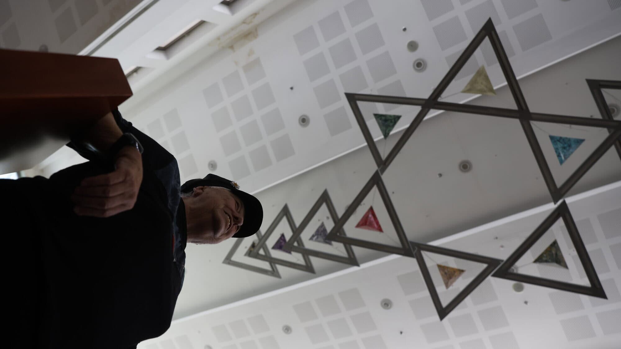 A view of the Star of David ceiling art installation at the Netzer Hazani synagogue, representing Jewish unity, from below. Photo by Yossi Zamir.