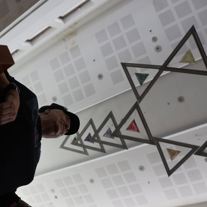 A view of the Star of David ceiling art installation at the Netzer Hazani synagogue, representing Jewish unity, from below. Photo by Yossi Zamir.