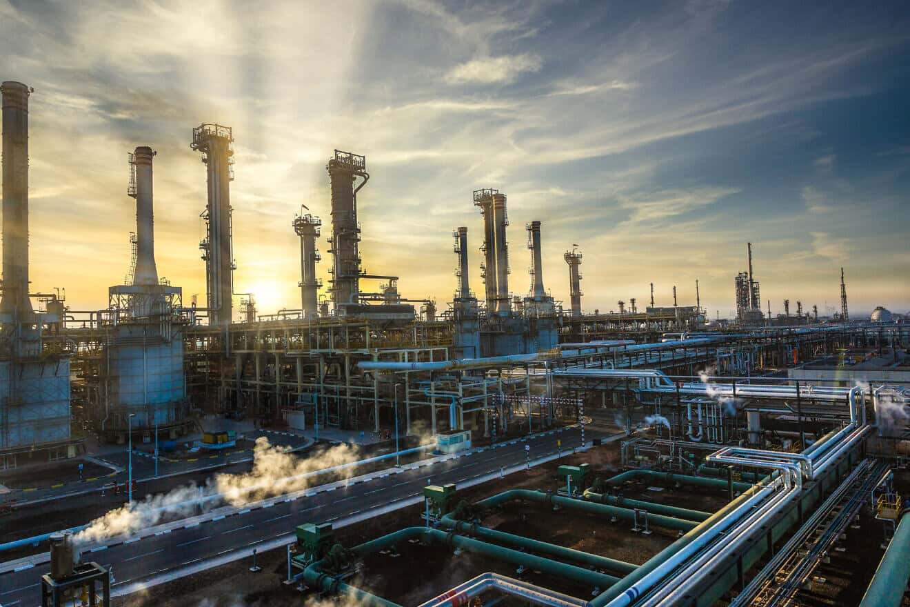 The Abu Dhabi National Oil Company's Ruwais Refinery in March 2020. Credit: Rickmaj via Wikimedia Commons.