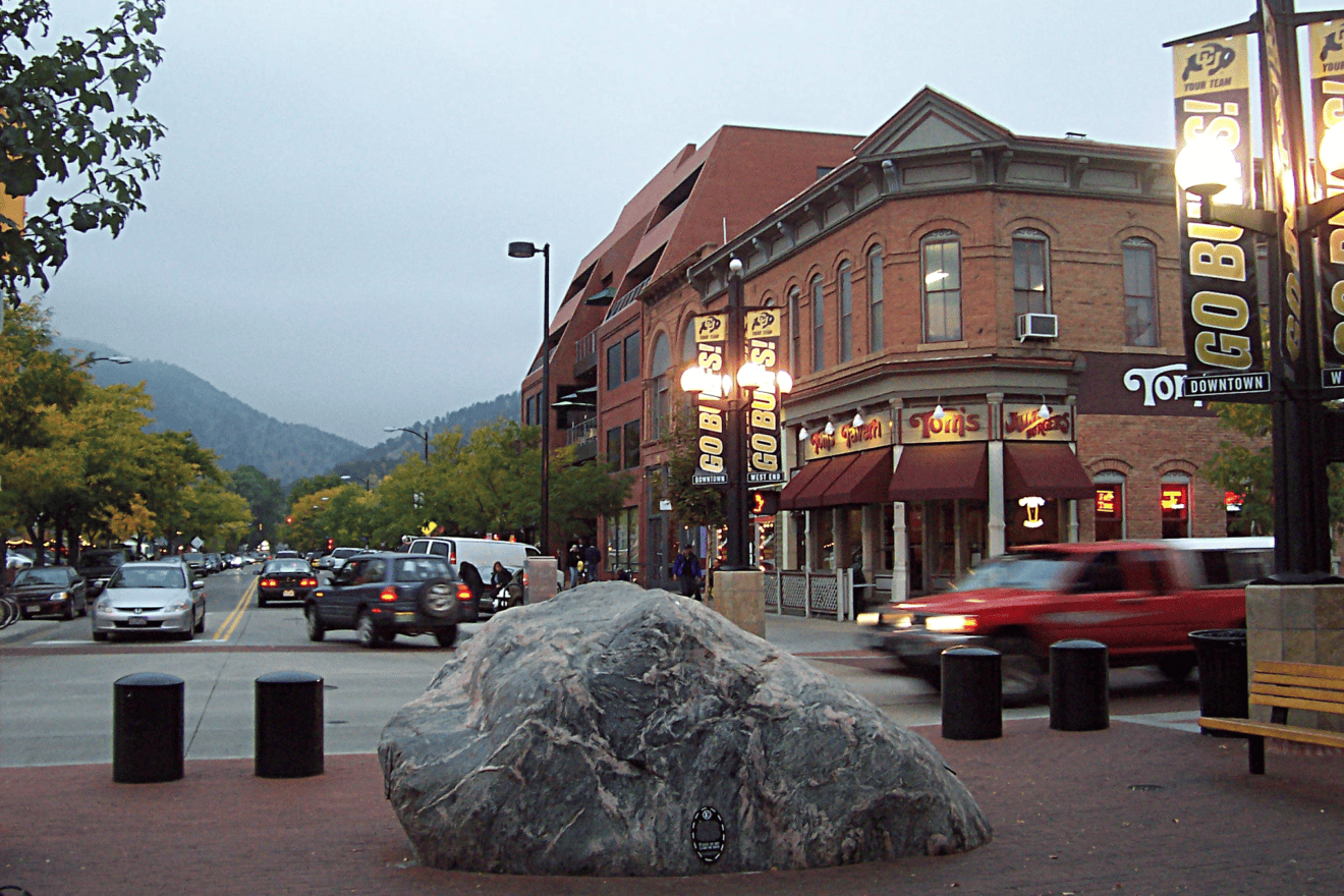 The Pearl Street Mall in Boulder, Colo. Credit: Brylie Oxley via Wikimedia Commons.