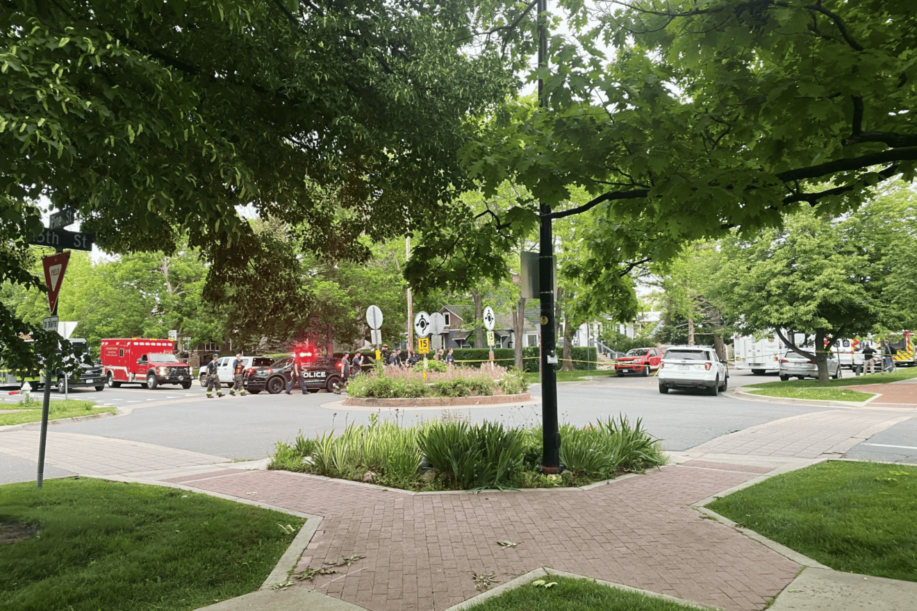 Police tape, ambulances and police cars near the crime scene of an attack against Jews in Boulder, Colo., on June 1, 2025. Credit: Katsuopolis via Wikimedia Commons.