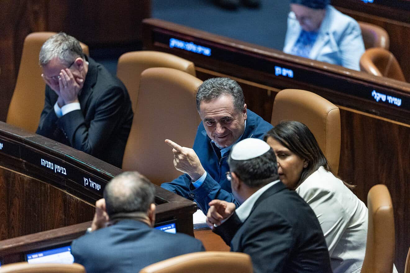 Defense Minister Israel Katz (pointing) and other Cabinet members attend a vote on the proposal to dissolve the Knesset, at the assembly hall of the parliament in Jerusalem, June 12, 2025. Photo by Chaim Goldberg/Flash90.