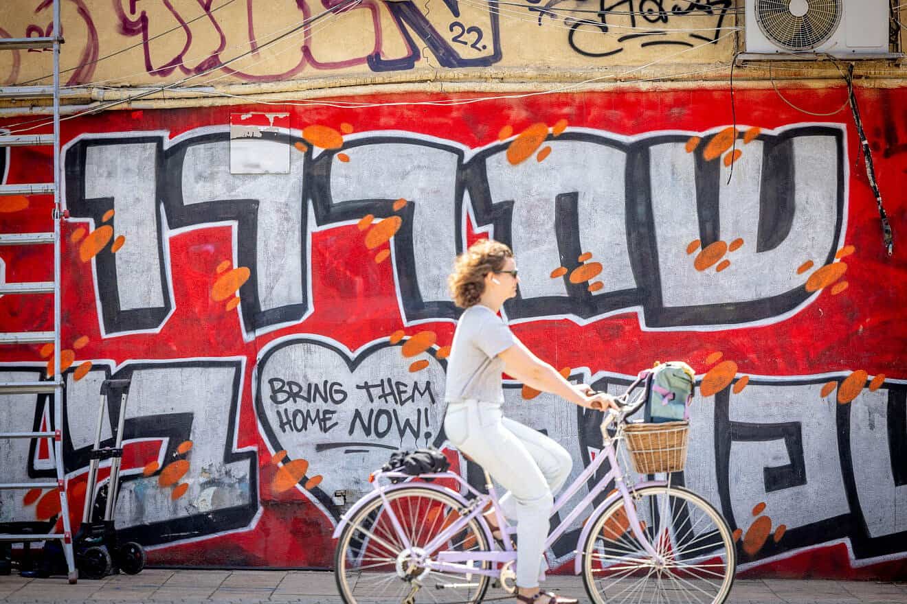 Graffiti calling for the release of the hostages in Tel Aviv. March 18, 2025. Photo by Miriam Alster/Flash90.