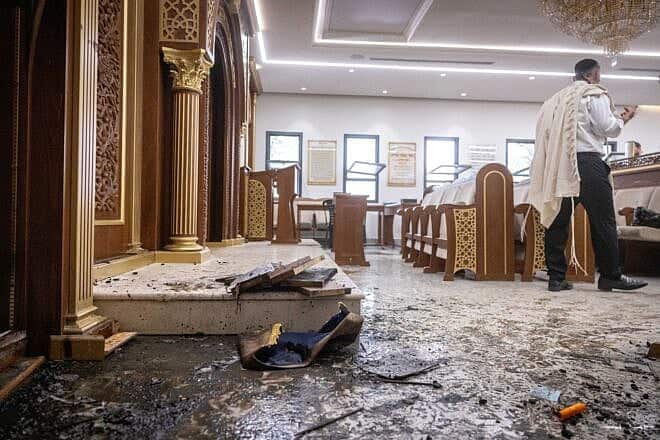 The scene of the arson at the Jerusalem synagogue of former Sephardic Chief Rabbi of Israel Yitzhak Yosef, June 8, 2025. Photo by Chaim Goldberg/Flash90.