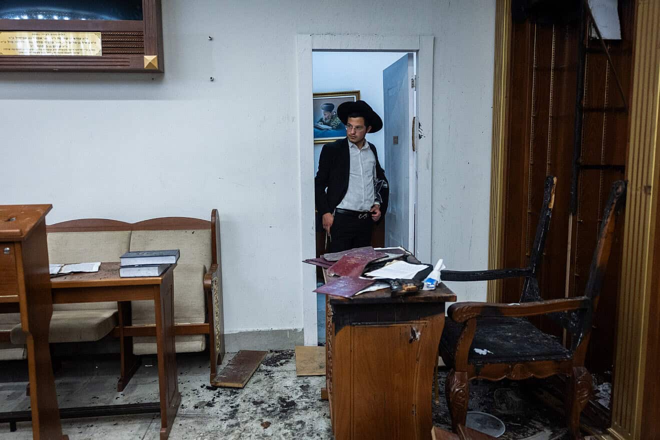The scene of the arson at the Jerusalem synagogue of former Sephardic Chief Rabbi of Israel Yitzhak Yosef, June 8, 2025. Photo by Yonatan Sindel/Flash90.