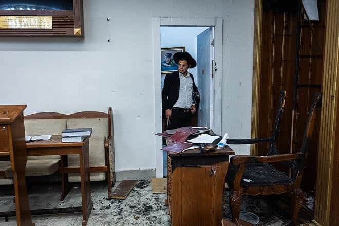 The scene of the arson at the Jerusalem synagogue of former Sephardic Chief Rabbi of Israel Yitzhak Yosef, June 8, 2025. Photo by Yonatan Sindel/Flash90.