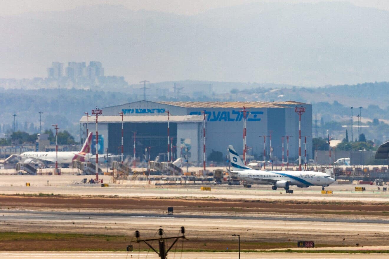 El Al rescue flight lands at Ben Gurion Airport near Tel Aviv, June 18, 2025. Photo by Yossi Aloni/Flash90.