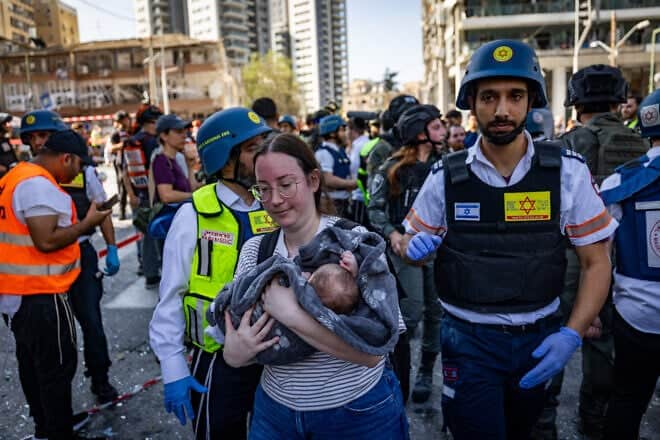 The scene where an Iranian ballistic missile hit in Ramat Gan, June 19, 2025. Photo by Chaim Goldberg/Flash90.