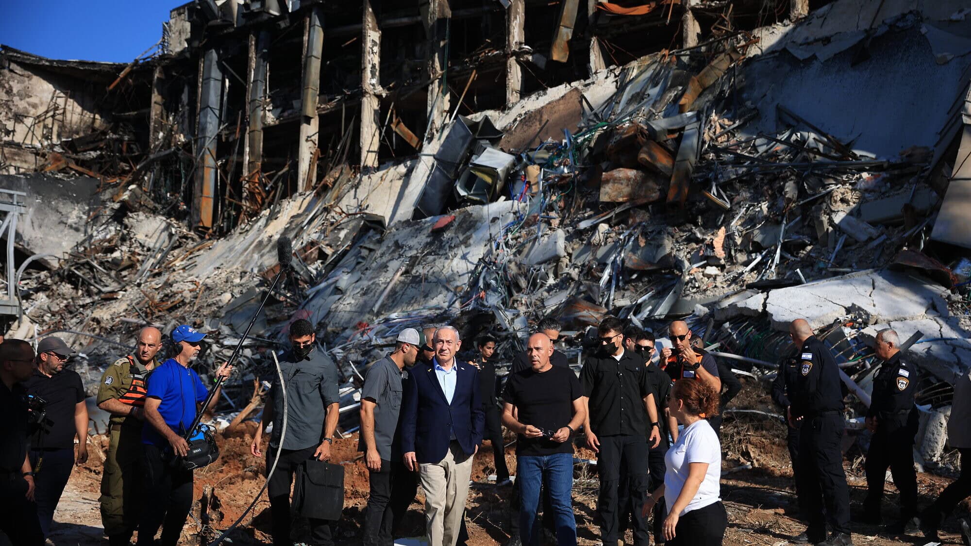 Israeli Prime Minister Benjamin Netanyahu visits the scene where an Iranian ballistic missile hit at the Weizmann Institute of Science in Rehovot, June 20, 2025. Photo by Itai Ron/POOL.
