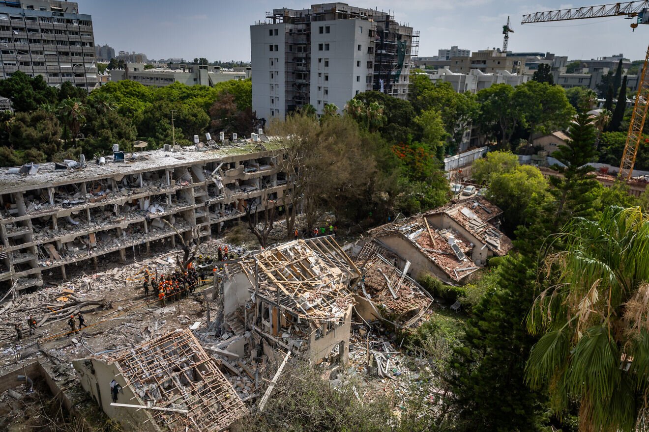 Israeli security and rescue forces at the scene where a ballistic missile fired from Iran hit and caused damage in Tel Aviv on June 22, 2025. Photo by Chaim Goldberg/Flash90.