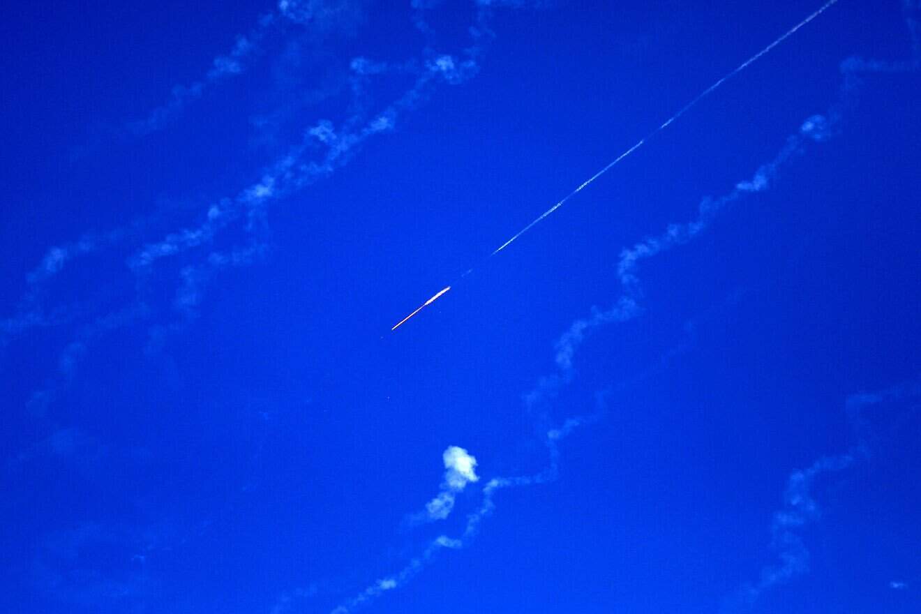 Anti-missile system fires interception missiles as missiles fired from Iran as it seen from the Judean city of Hebron, June 22, 2025. Photo by Wisam Hashlamoun/Flash90.