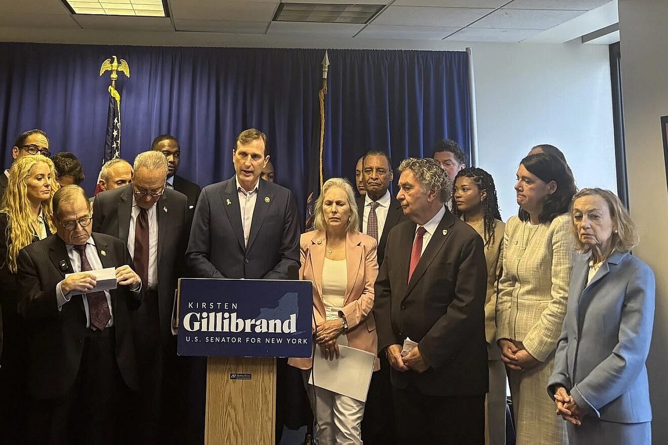 Rep. Dan Goldman (D-N.Y.) speaking at a press conference at the office of Sen. Kirsten Gillibrand (D-N.Y.) in Midtown Manhattan, June 9, 2025. Photo by Vita Fellig.