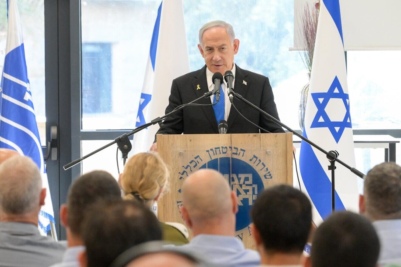 Israeli Prime Minister Benjamin Netanyahu during a visit to the Israel Security Agency (Shin Bet) headquarters, June 29, 2025. Photo by Maayan Toaf/GPO.