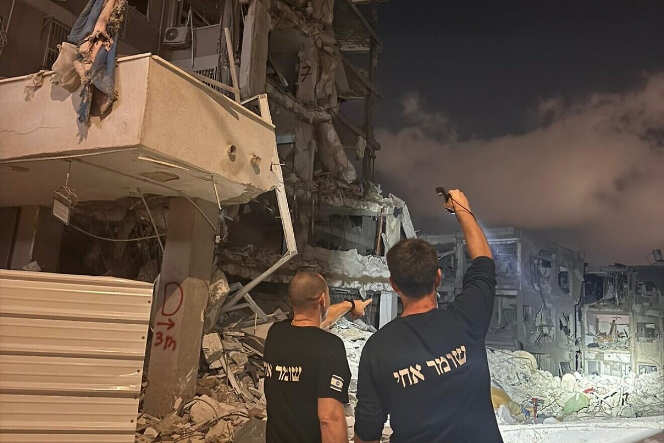 HaShomer HaChadash launches patrols in Bat Yam to prevent looting following Iranian missile strikes on June 15, 2025. Credit: Courtesy.