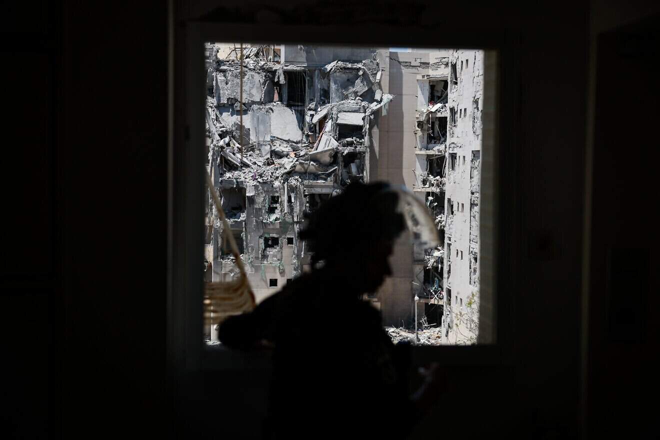 Damage from an Iranian ballistic missile after hitting a building in the southern Israeli city of Beersheva, June 25, 2025. Photo by David Cohen/Flash90.