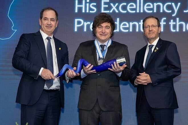 Argentinian President Javier Milei receive the Genesis Prize in Jerusalem, flanked by Israeli President Isaac Herzog, and co-founder and chairman of the Genesis Prize Foundation Stan Polovets, on June 12, 2025. Credit: Courtesy of Getty Images for the Genesis Prize Foundation.