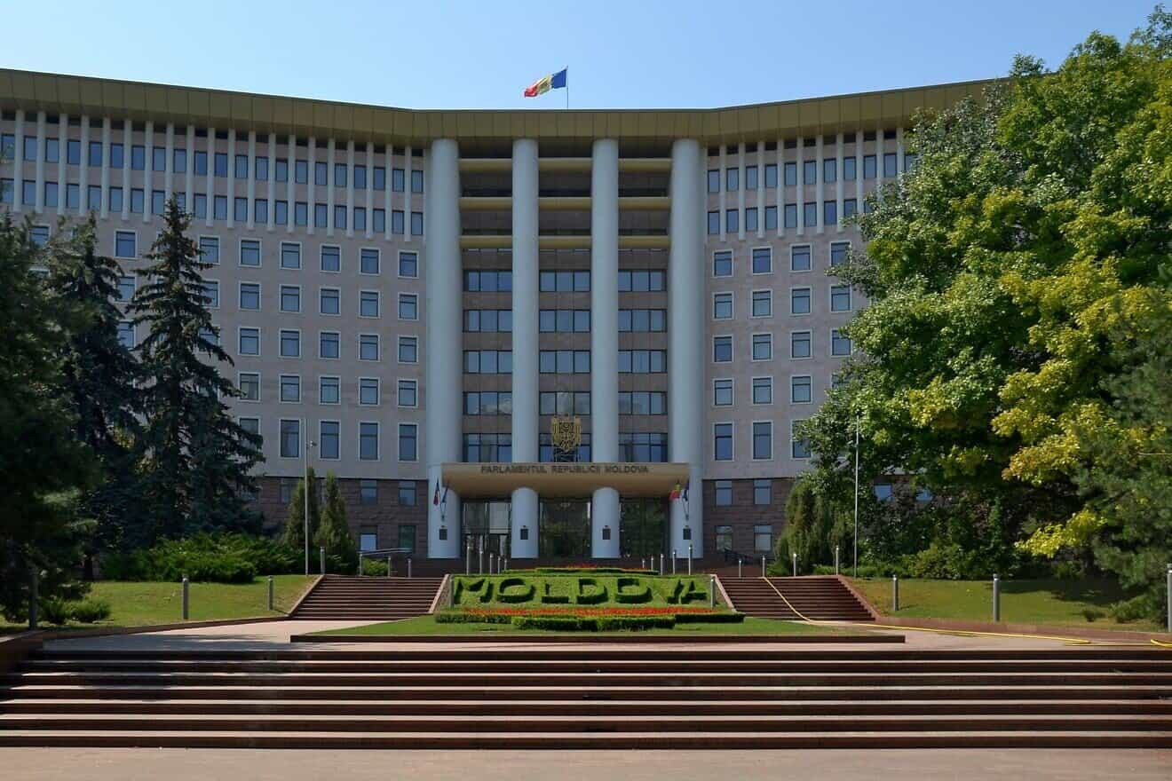 Parliament Building in Chișinău, the capital of Moldova. Credit: Pudelek via Wikimedia Commons.