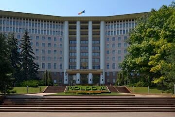 Parliament Building in Chișinău, the capital of Moldova. Credit: Pudelek via Wikimedia Commons.
