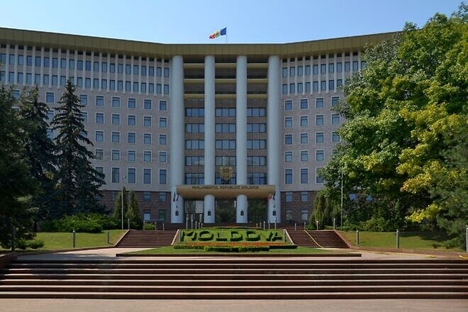 Parliament Building in Chișinău, the capital of Moldova. Credit: Pudelek via Wikimedia Commons.