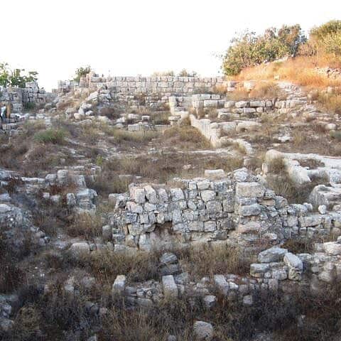 Remains of the palace of Ahab, the seventh king of Israel, at Sebastia in Samaria. Aug. 23, 2007. Photo by Daniel Ventura via Wikimedia Commons.