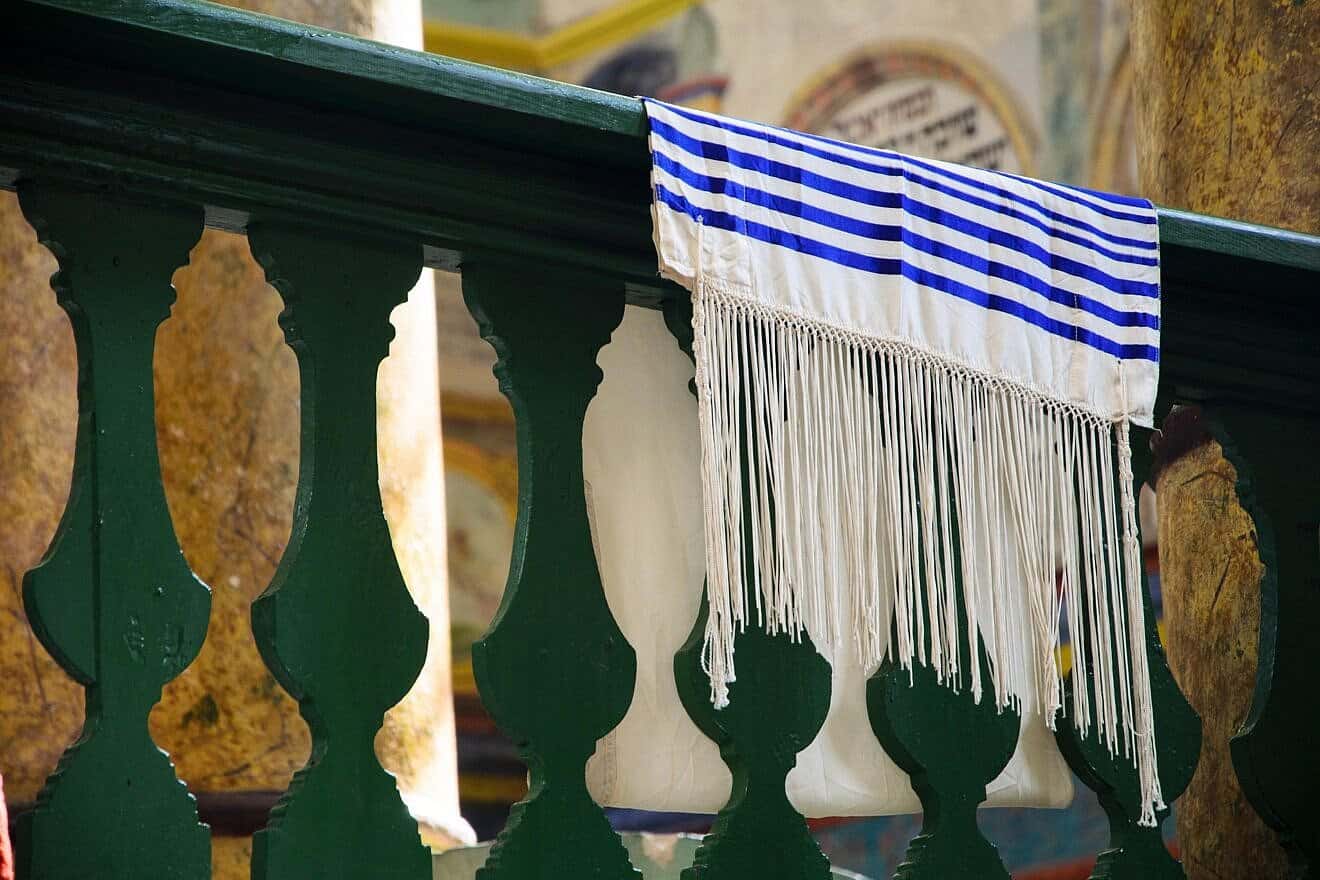 Tallit in synagogue. Credit: barakbro/Pixabay.
