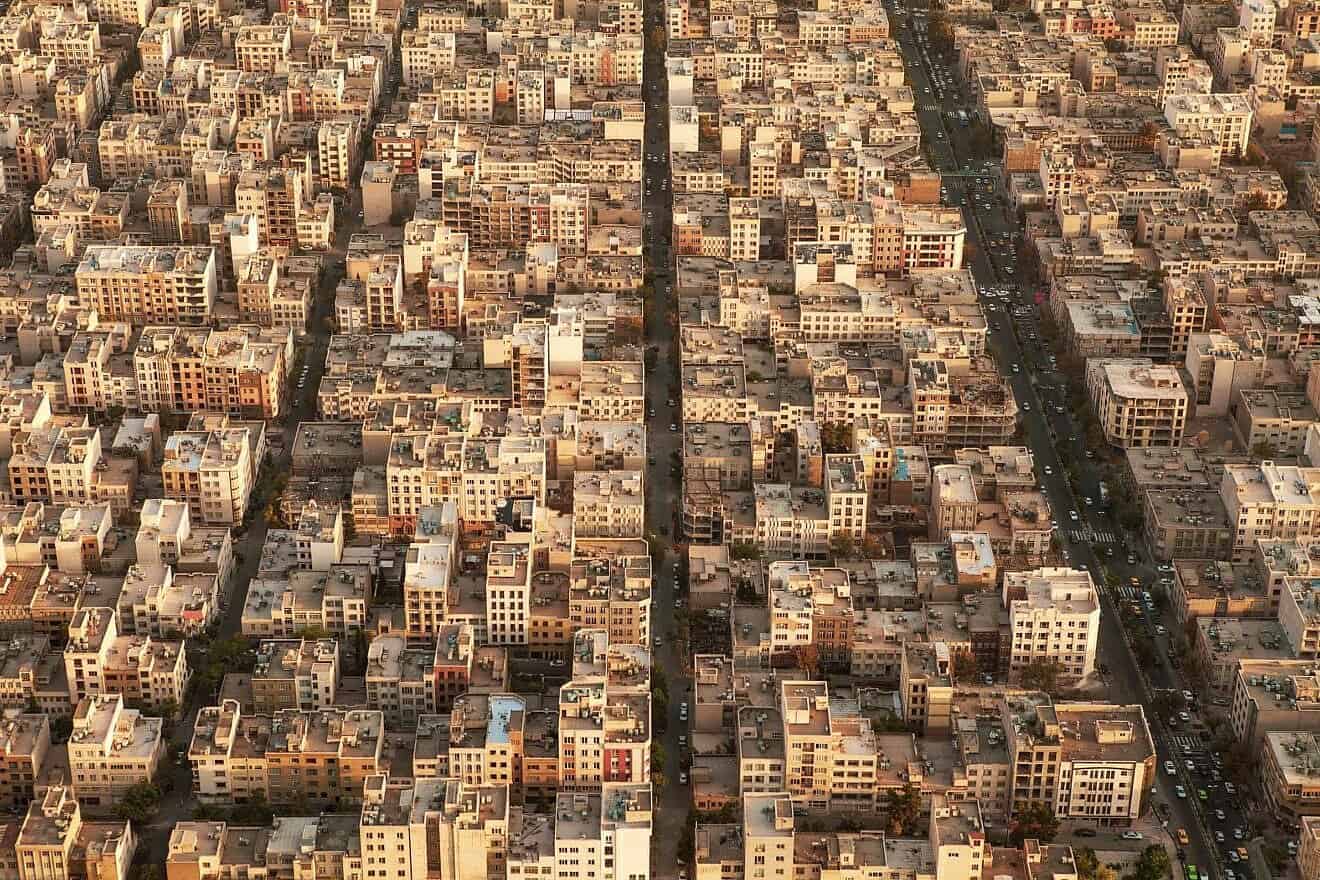 A view from above of Tehran. Credit: Mohammad Shahhosseini/Pixabay.
