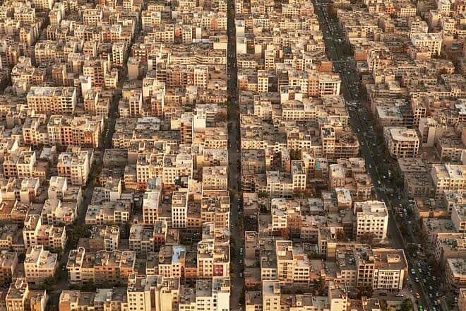 A view from above of Tehran. Credit: Mohammad Shahhosseini/Pixabay.