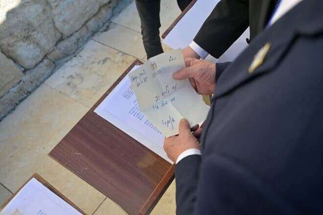 A note placed by Israeli Prime Minister Benjamin Netanyahu in the Western Wall on June 22, 2025. Photo by Kobi Gideon/GPO.