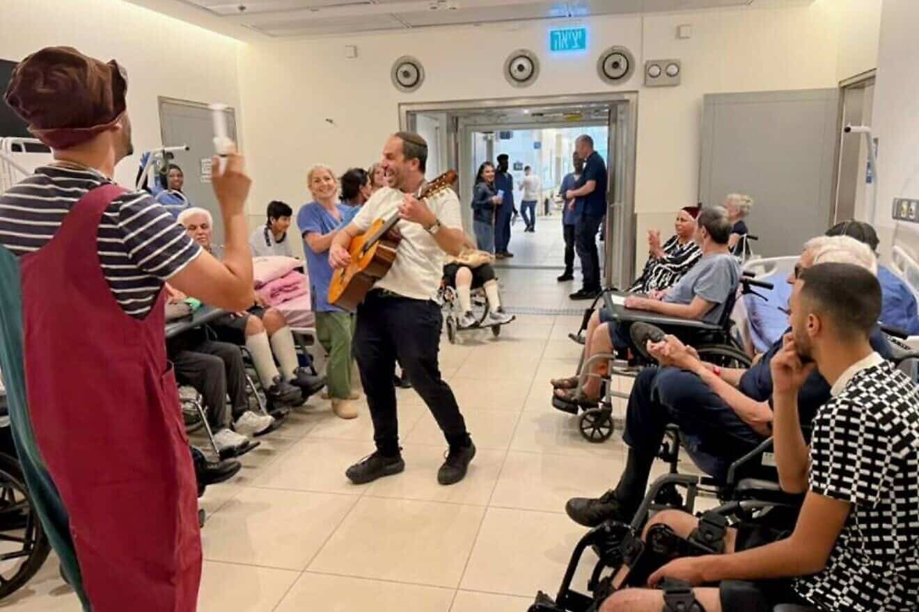 In between missile barrages, inpatients at the Kaylie Rehabilitation Medical Center at ADI Negev-Nahalat Eran enjoy a spirit lifting sing-a-long led by medical clowns and Dr. Shilo Kramer, head of orthopedic rehabilitation, in the hospital’s protected ward on June 19, 2025. Credit: Courtesy.