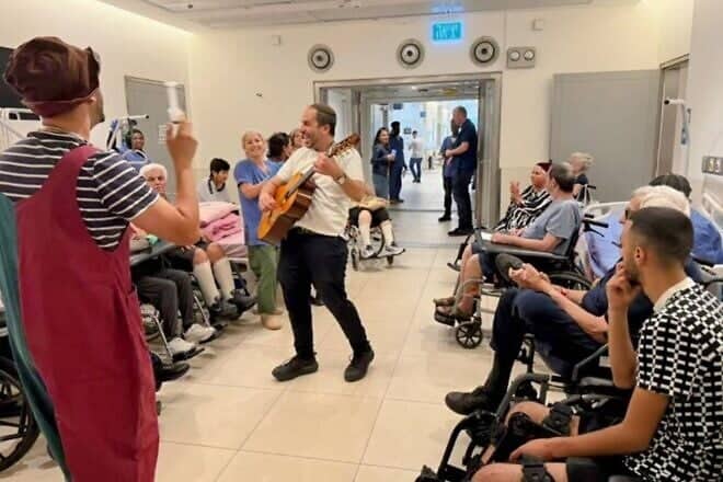In between missile barrages, inpatients at the Kaylie Rehabilitation Medical Center at ADI Negev-Nahalat Eran enjoy a spirit lifting sing-a-long led by medical clowns and Dr. Shilo Kramer, head of orthopedic rehabilitation, in the hospital’s protected ward on June 19, 2025. Credit: Courtesy.
