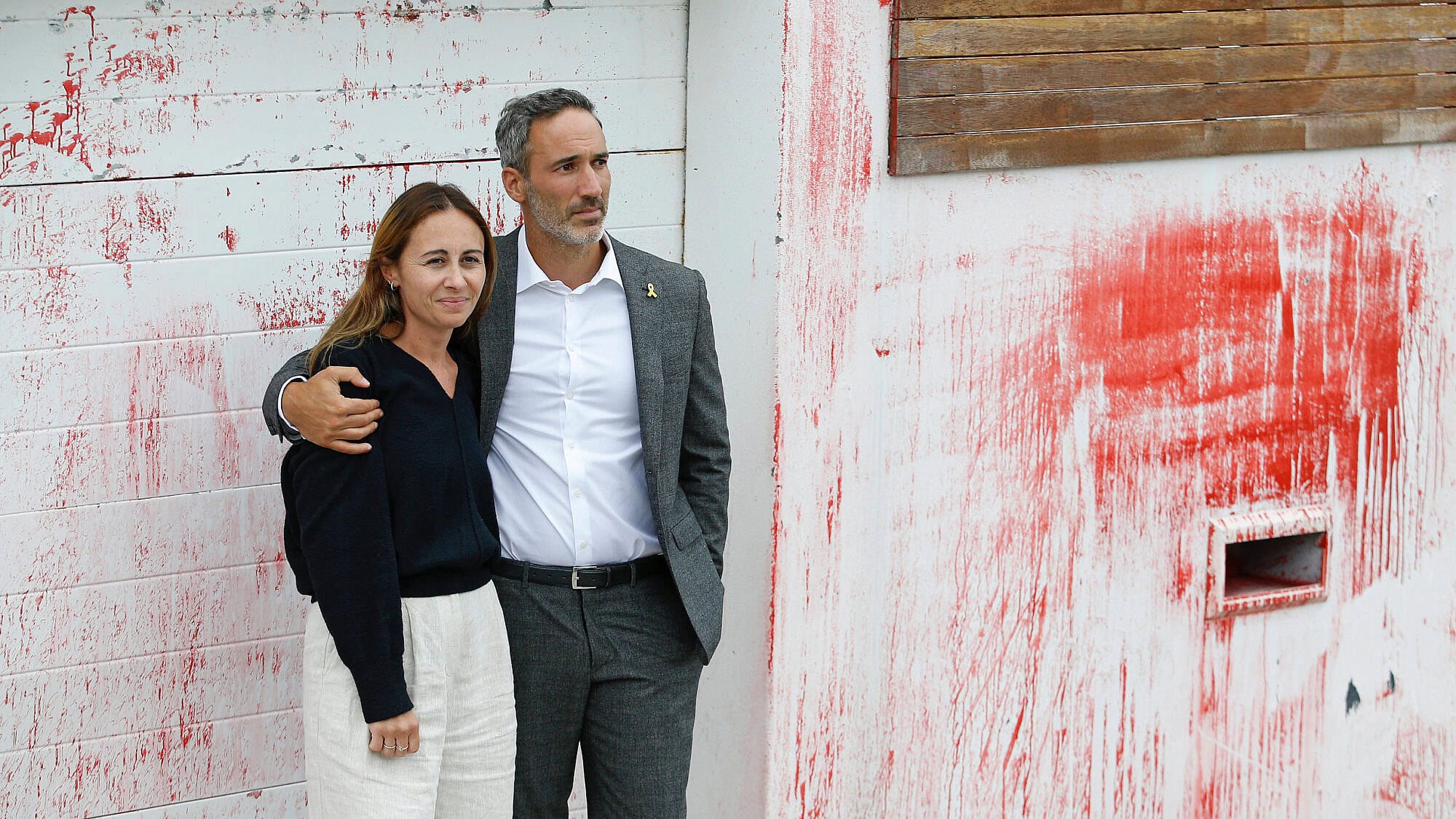 Alex and Vicki Ryvchin stand outside their vandalized former home in Sydney in January. Credit: Courtesy of Alex Ryvchin.